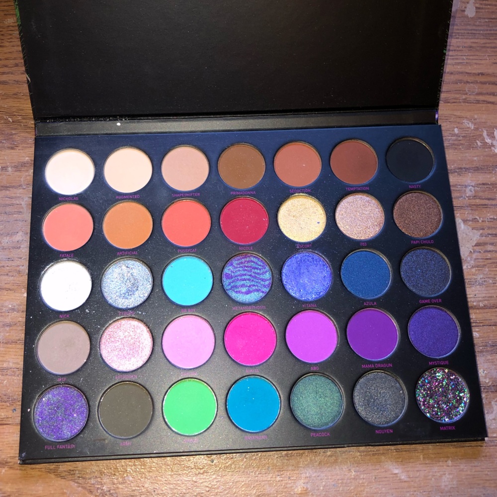 Nikita eyeshadow palette